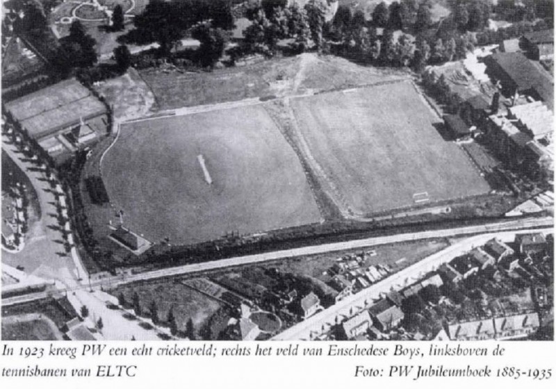 Volkspark, rechts veld Enschedese Boys, links cricketveld PW, linksboven tennisbanan ELTC.jpg