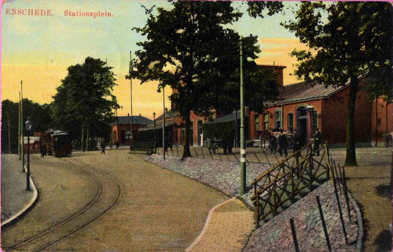 Stationsweg 1910 Zicht op Station Staats Spoor. Tram.jpg