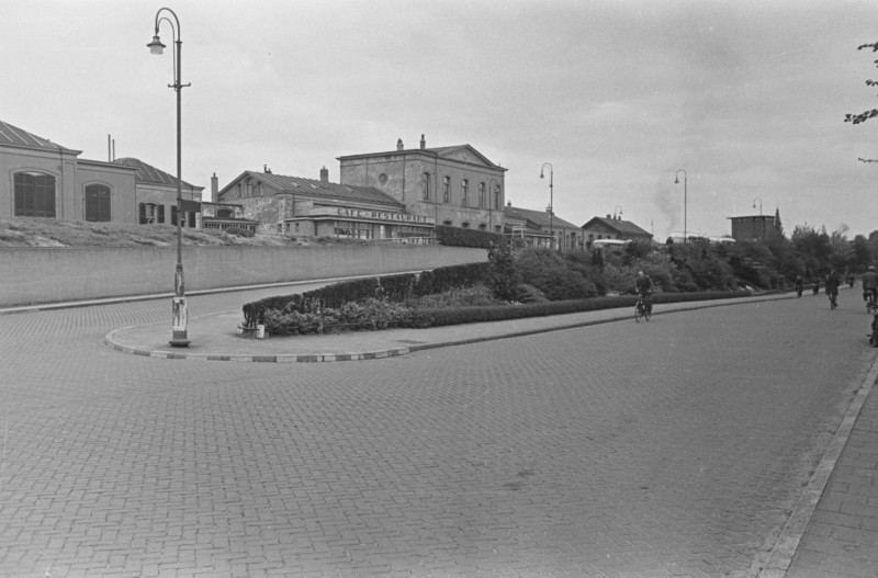 Parkweg oude station met trapje.jpg