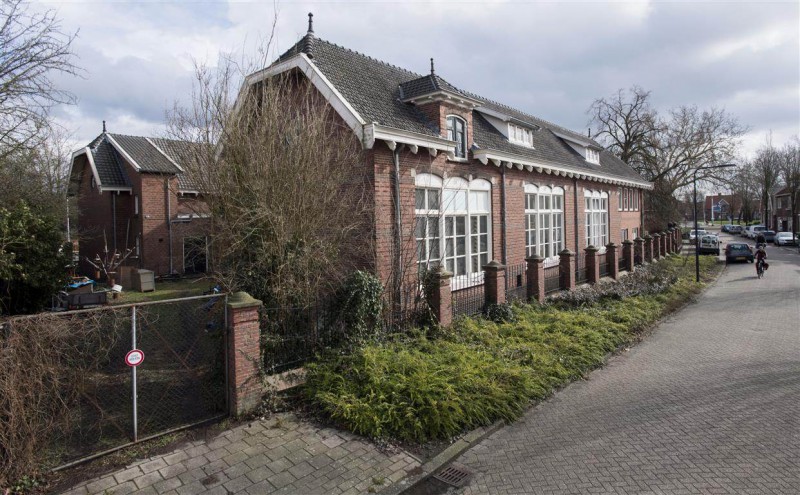 Kunstenaars kopen ateliergebouw in Enschede voor 1 euro.jpg
