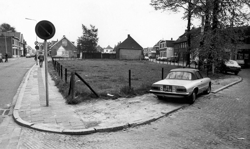 Lipperkerkstraat Richting het oosten met rechts Gronausevoetpad..jpg