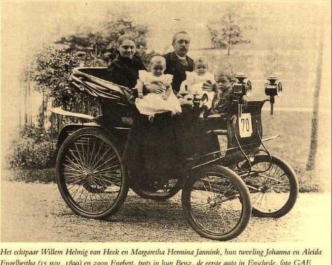 Willem Helmig van Heek en Margaretha Hermina Jannink in eerste auto van Enschede.jpg