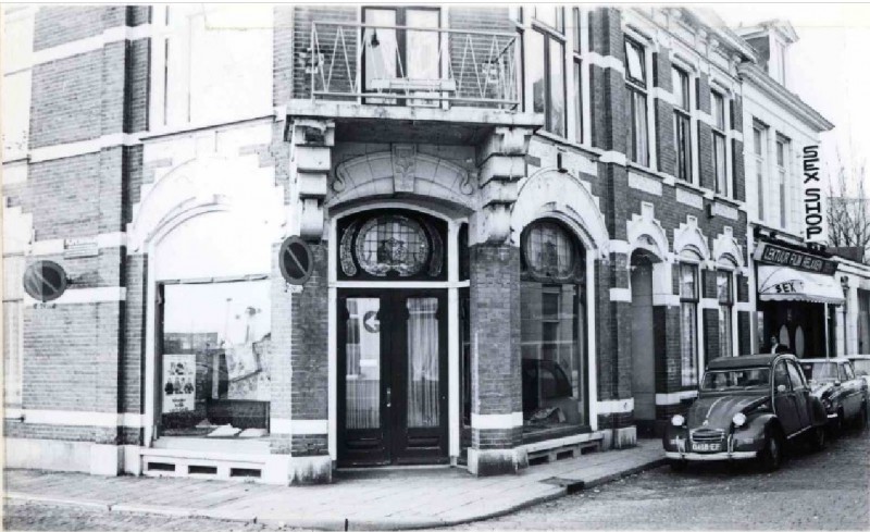 Zuiderhagen 38 Hoek links Pijpenstraat 1975.jpg