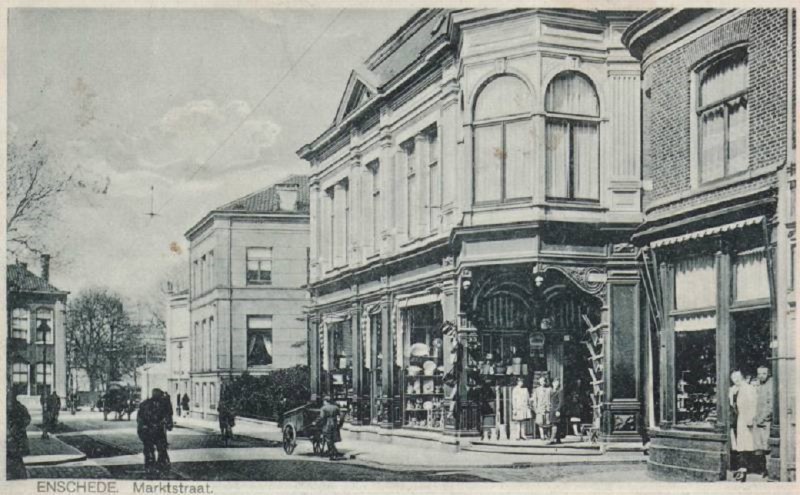 Marktstraat winkel van Gebr. ter Hofstedde. handkar.jpg