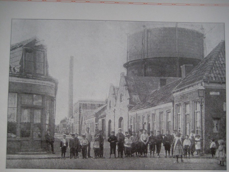 Koningstraat links, rechts de Diezerstraat, rechtdoor de Beltstraat en gashouder op het vroegere van Heekplein.jpg