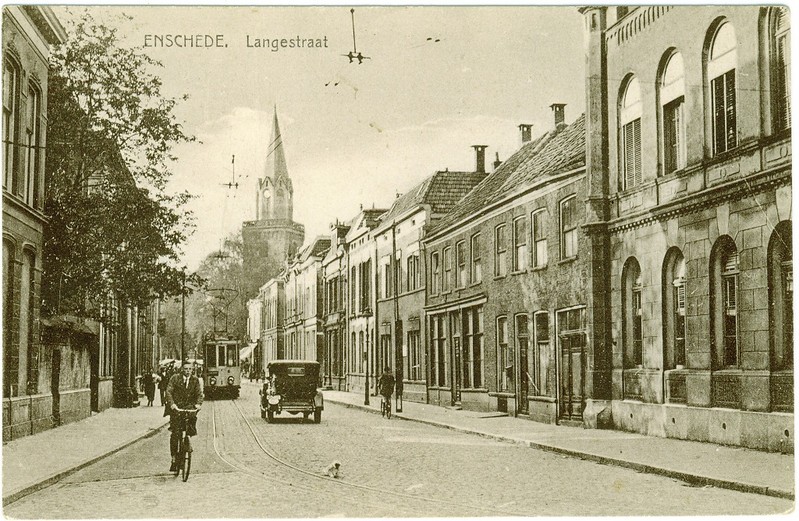 Langestraat ca 1910 tram kerk met oude toren.jpg