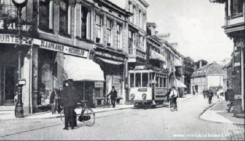 Gronausestraat 1 De Klomp tram Lunter en Co 1924.jpg