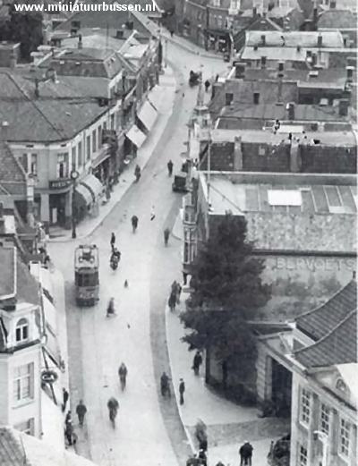 Langestraat richting De Klomp tram 1932.jpg