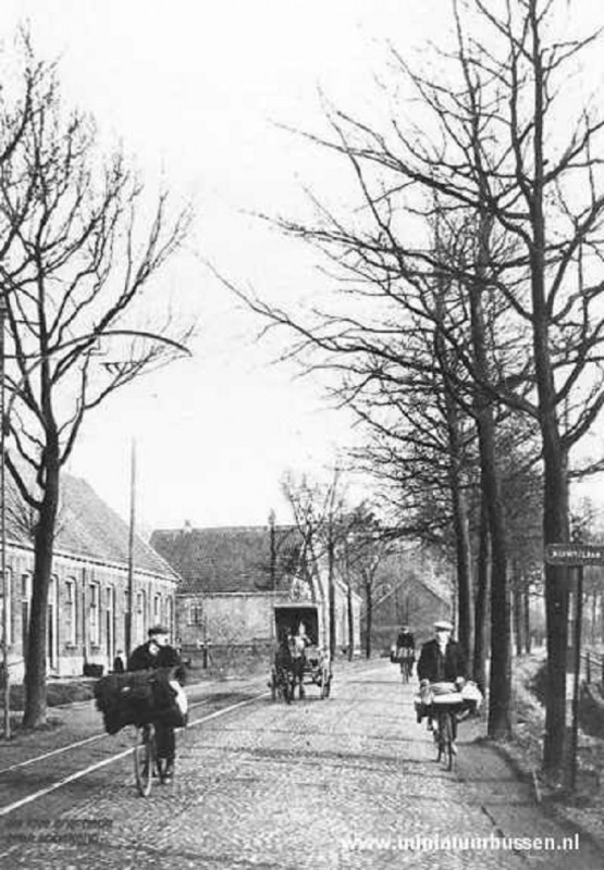 Gronausestraat ter hoogte van het Hotel t.o. de Wooldrikshoekweg tramrails 1920.jpg