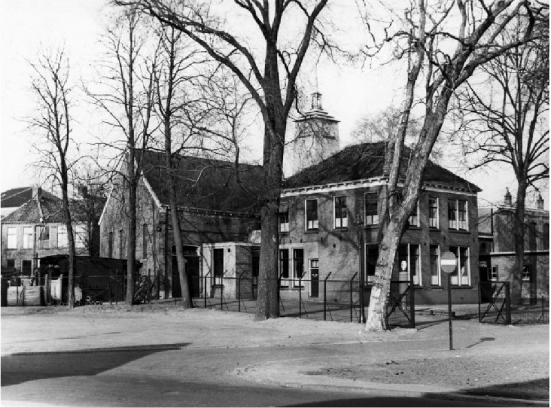 Zuiderhagen 79 Gemeentelijk Electriciteitsbedrijf met een deel van de werf, de werkplaatsen, het kantoorgebouw en de centrale.jpg