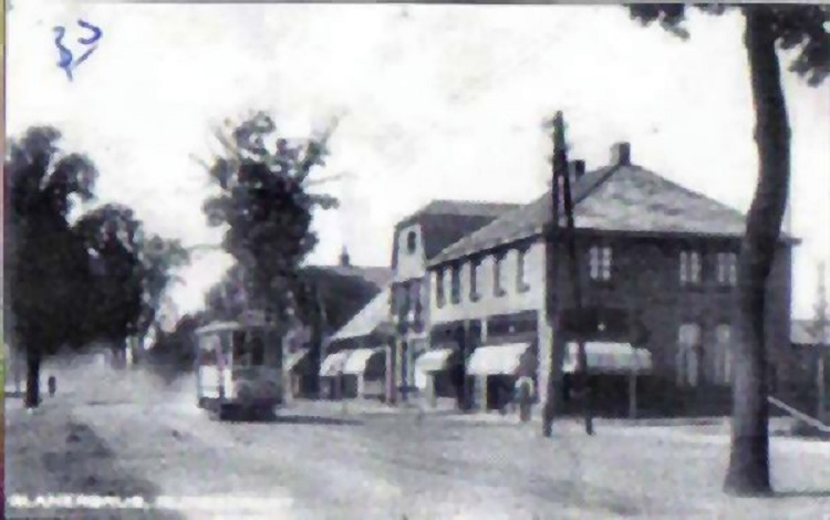 Glanerbrug Tram voor juwelier van Veen 1923.jpg