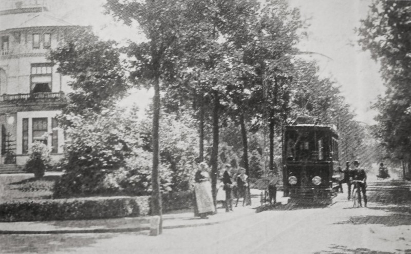 Marthalaan hoek Gronauschestraat villa Ravenhorst tram 1908.jpg