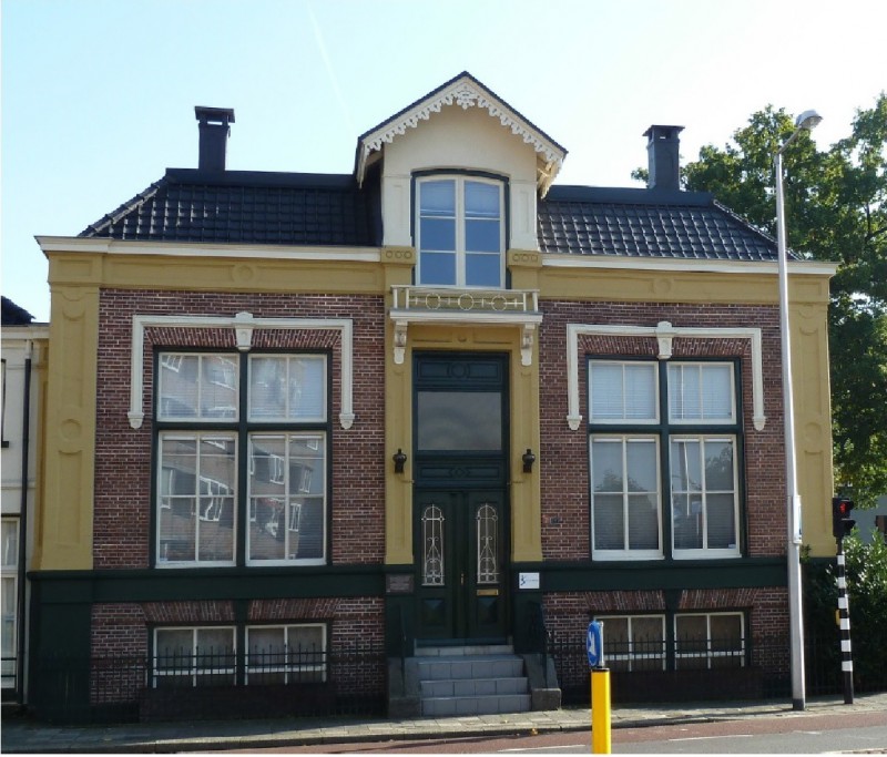Oldenzaalsestraat 110-112 woonhuis Christiaan Janssen gemeentelijk monument.jpg