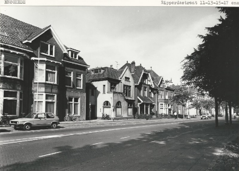 Ripperdastraat 11, 13, 15, 17 e.v. 1980.jpg
