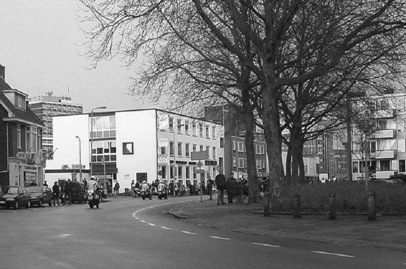 Beltstraat hoek Edo Bergsmalaan (vroeger Lindelaan in De Krim) links oud GAB pand Arbeidsbureau  en fotozaak Charles Kuiper.jpg