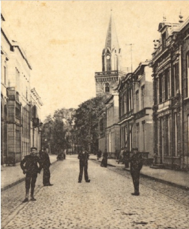 Langestraat 50 hoek Hofstraat in de richting van de Markt 1900.jpg