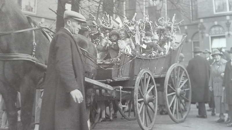 Haaksbergerstraat 33 Nederlandsche School voor Nijverheid en Handel. Palmpasen 1920.jpg