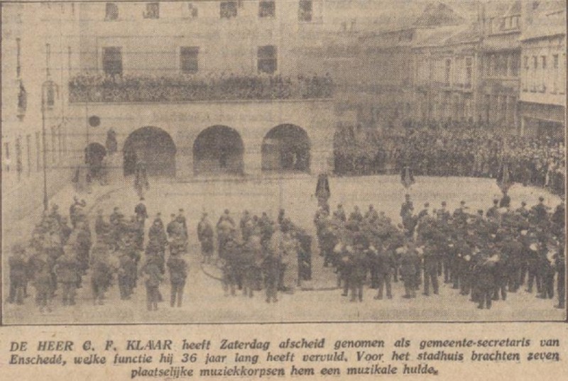 Langestraat stadhuis afscheid gemeentesecretaris C.F. Klaar krantenfoto 27-4-1936.jpg