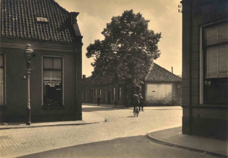 Schoolstraat hoek Diezerstraat 1932.jpg