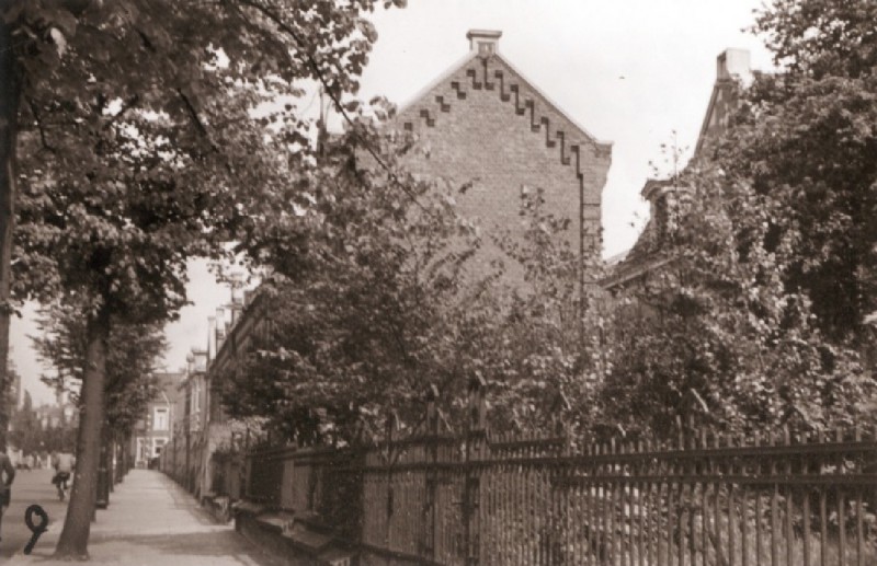 Parkweg 13-17 nu Stationsplein zijkant textielfabriek ter Kuile Cromhoff. rechts huis A.C.G. ter Kuile.jpg