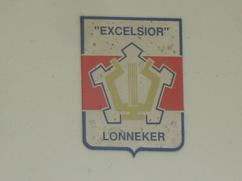 gemeentewapen lonneker in muziekkoepel.jpg