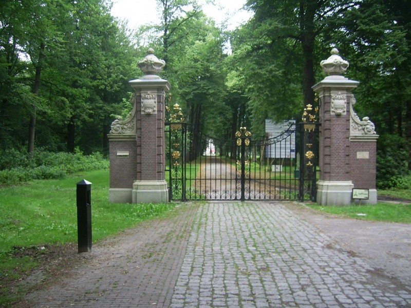 Hoge Boekelerweg 255 toegangshek villa Hooge Boekel rijksmonument.jpg