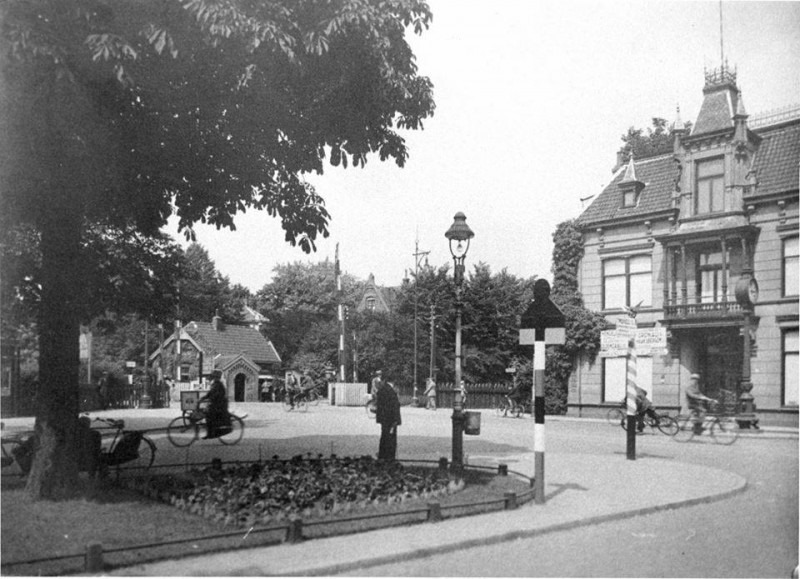 Hengelosestraat 28 villa ter Kuile spoorwegovergang links Atjehpark.jpg