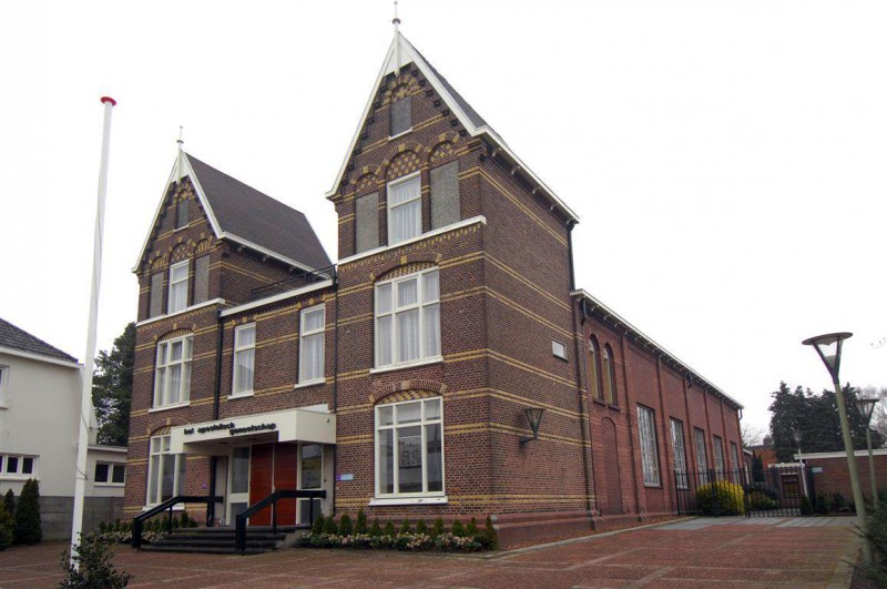 Voormalige kerk aan Oldenzaalsestraat in Enschede verkocht.jpg