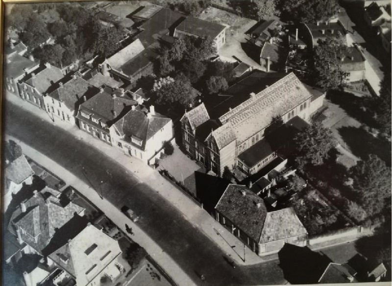 Oldenzaalsestraat met het pand van Tivoli, nu gebouw van de Apostolische gemeenschap(2).jpg