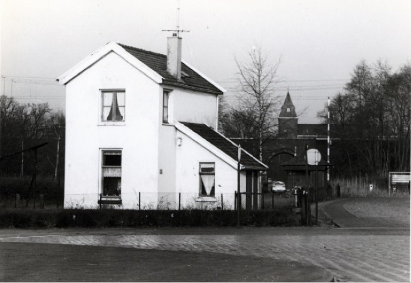 Parkweg Wit woonhuis, achtergrond Bouwhuistunnel en toren Rigtersbleek 1971.jpg