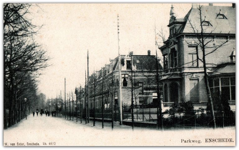 Parkweg tegenover station SS.jpg