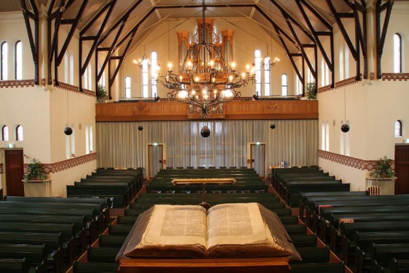 Haaksbergerstraat 118 Stadskerk De Verbinding gereformeerde-kerk-vrijgemaakt-enschede-zuid interieur (2).jpg