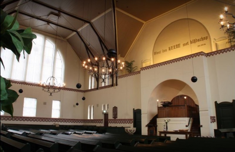 Haaksbergerstraat 118 Stadskerk De Verbinding gereformeerde-kerk-vrijgemaakt-enschede-zuid interieur.jpg