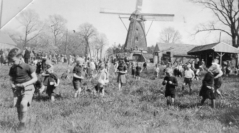 Lonneker pasen-1949-bij-de-molen.jpg