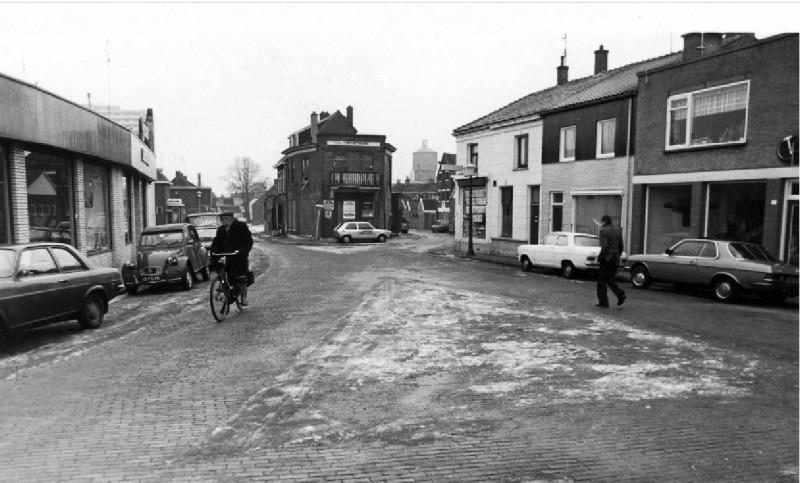 Pluimstraat 1 rechts hoek Lageweg en Gronausevoetpad.(2).jpg