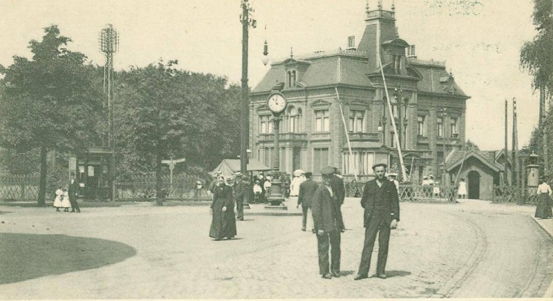 Hengelosestraat hoek Molenstraat 1  villa Ledeboer later Kleiboer 1906.jpg