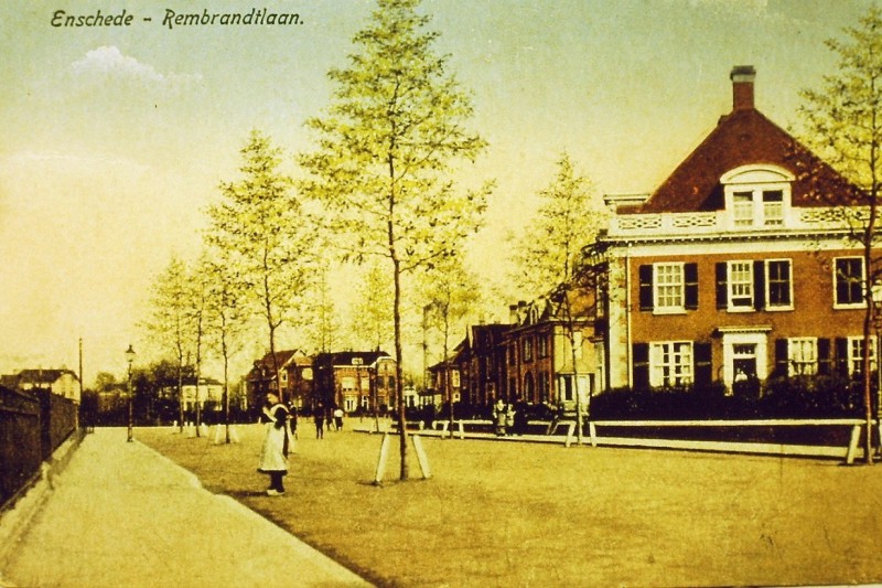 Rembrandtlaan 41 hoek Vondelstraat (later Kortenaerstraat) 1910. JPG.jpg