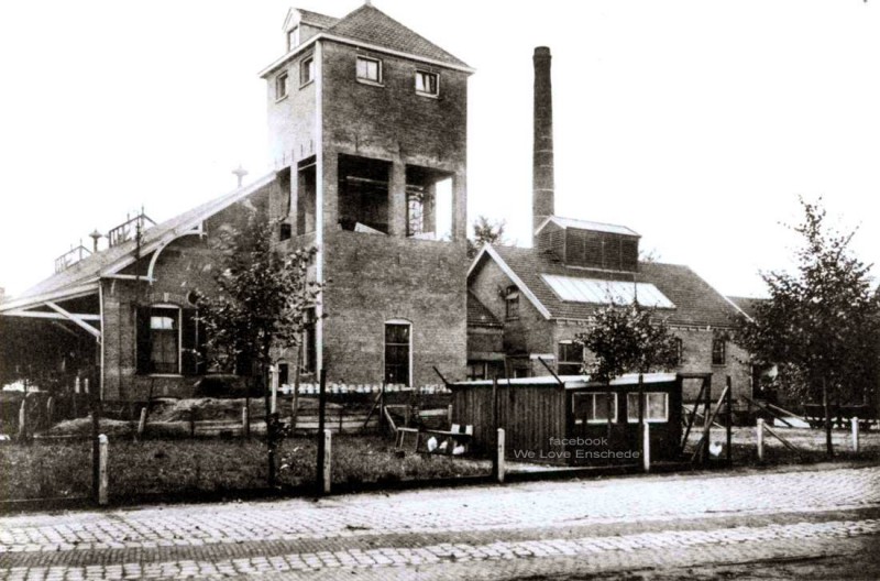 Hengelosedwarsstraat hoek deurningerstraat- Lonneker Coöperative melkinrichting en zuivelfabriek 1914.jpg