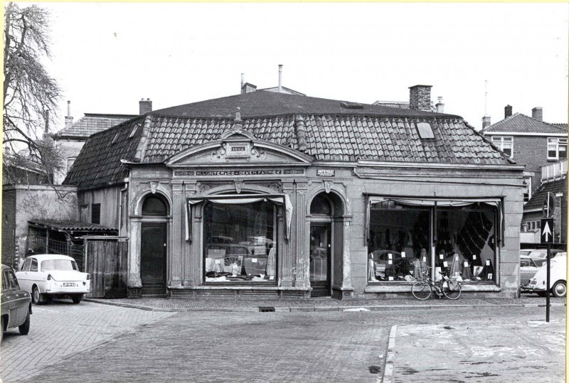 Hofstraat 17 (nu Klokkenplas) H.Lunter en Co Deken Fabriek (gebouw van 1893).jpg