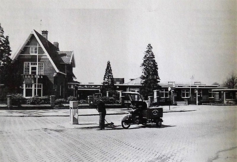 Volksparksingel Directeurswoning slachthuis. Aan de rechterzijde de ingang naar het slachthuis..jpg