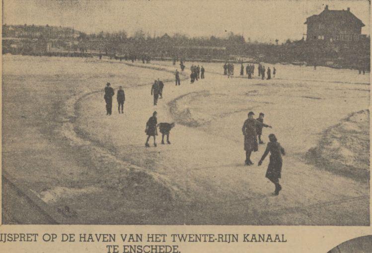 Haven van Enschede ijspret Twente-Rijnkanaal krantenfoto Tubantia 12-2-1940.jpg