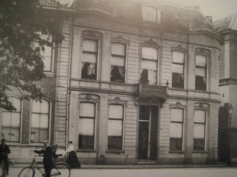 Haaksbergerstraat ca 1907 Pand Helmich v. Heek & Zn., later afgebroken t.b.v. aanleg Brammelerstraat - ontsluiting Stadsmaten.jpg