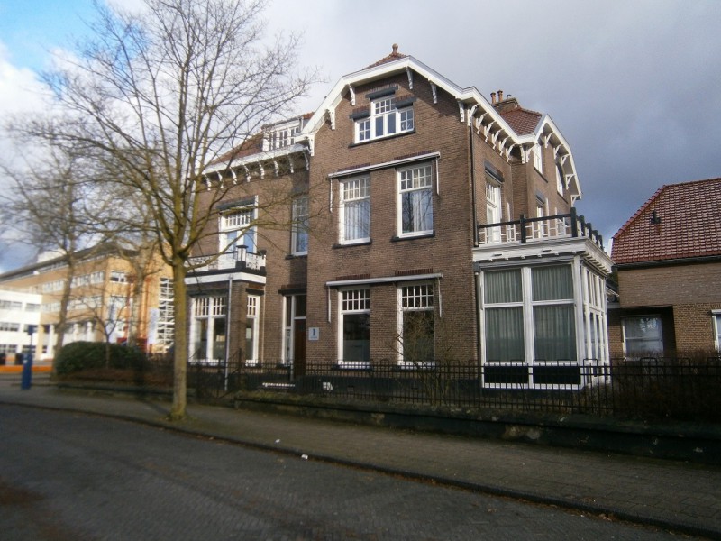 Prinsestraat 1 hoek M.H. Tromplaan gemeentelijk monument.JPG