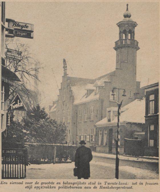 Haaksbegerstraat politiebureau in de sneeuw krantenfoto 11-1-1940.jpg