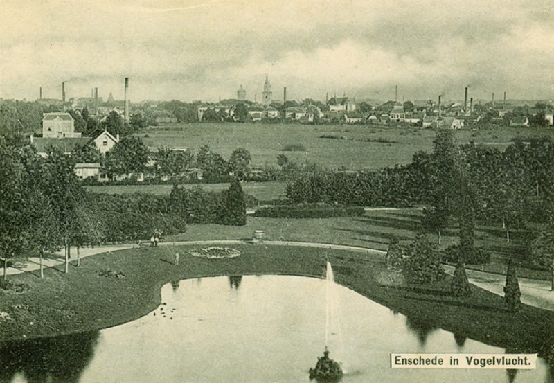 Parkweg 40-42 Volkspark  in Vogelvlucht 1910.jpg