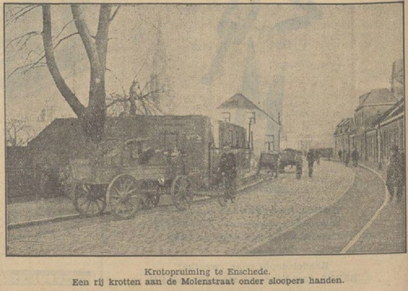 Molenstraat krotwoningen sloop krantenfoto Tubantia 16-12-1930.jpg