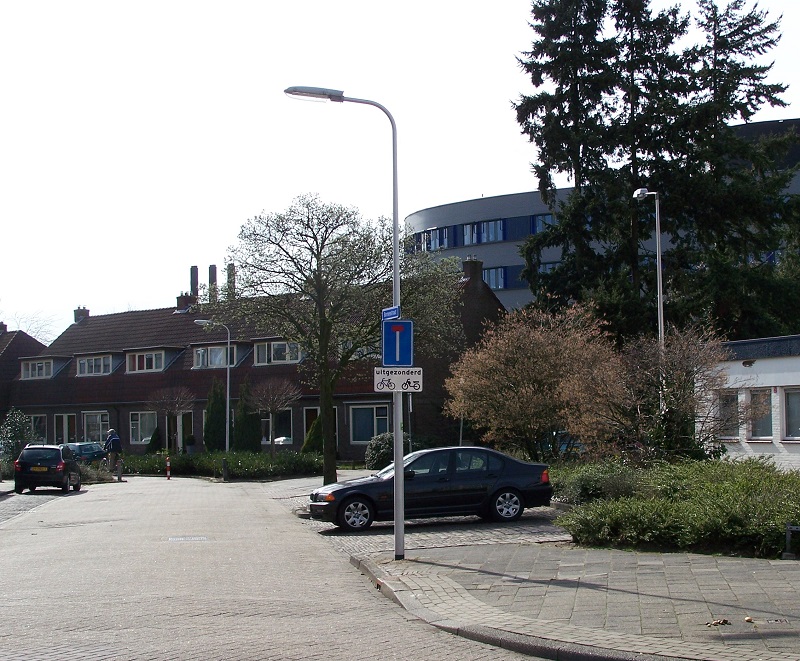 20.2 borneostraat met ingang MST.jpg