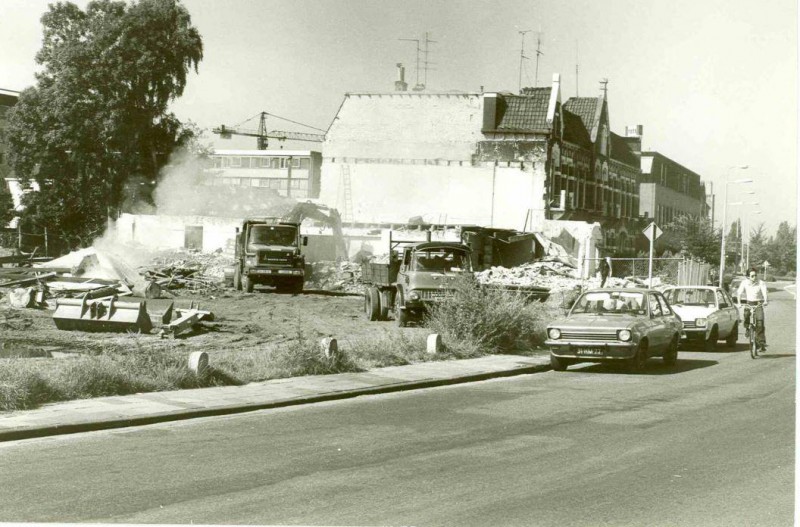 Molenstraat 36 Sloop van panden ten behoeve van de bouw van gebouw de Noordmolen voor de gemeentelijke dienst juli 1981.jpg