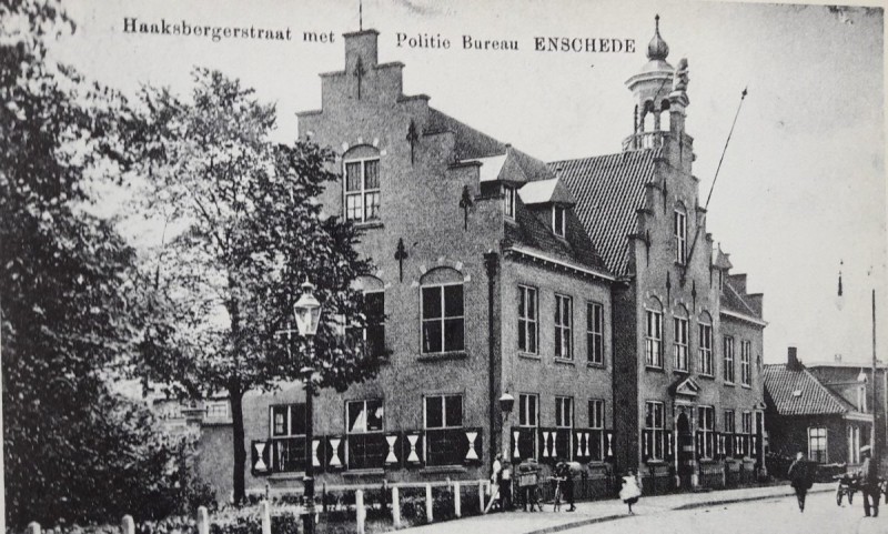 Haaksbergerstraat 35 politiebureau.jpg