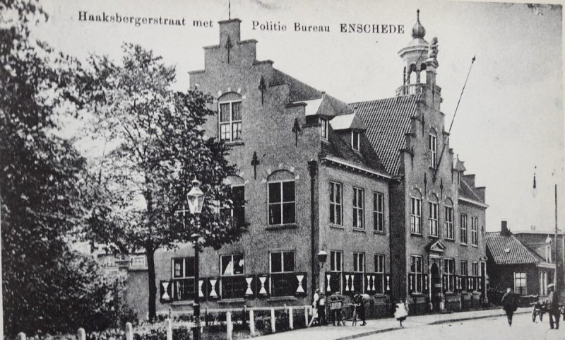 Haaksbergerstraat 35 politiebureau.jpg